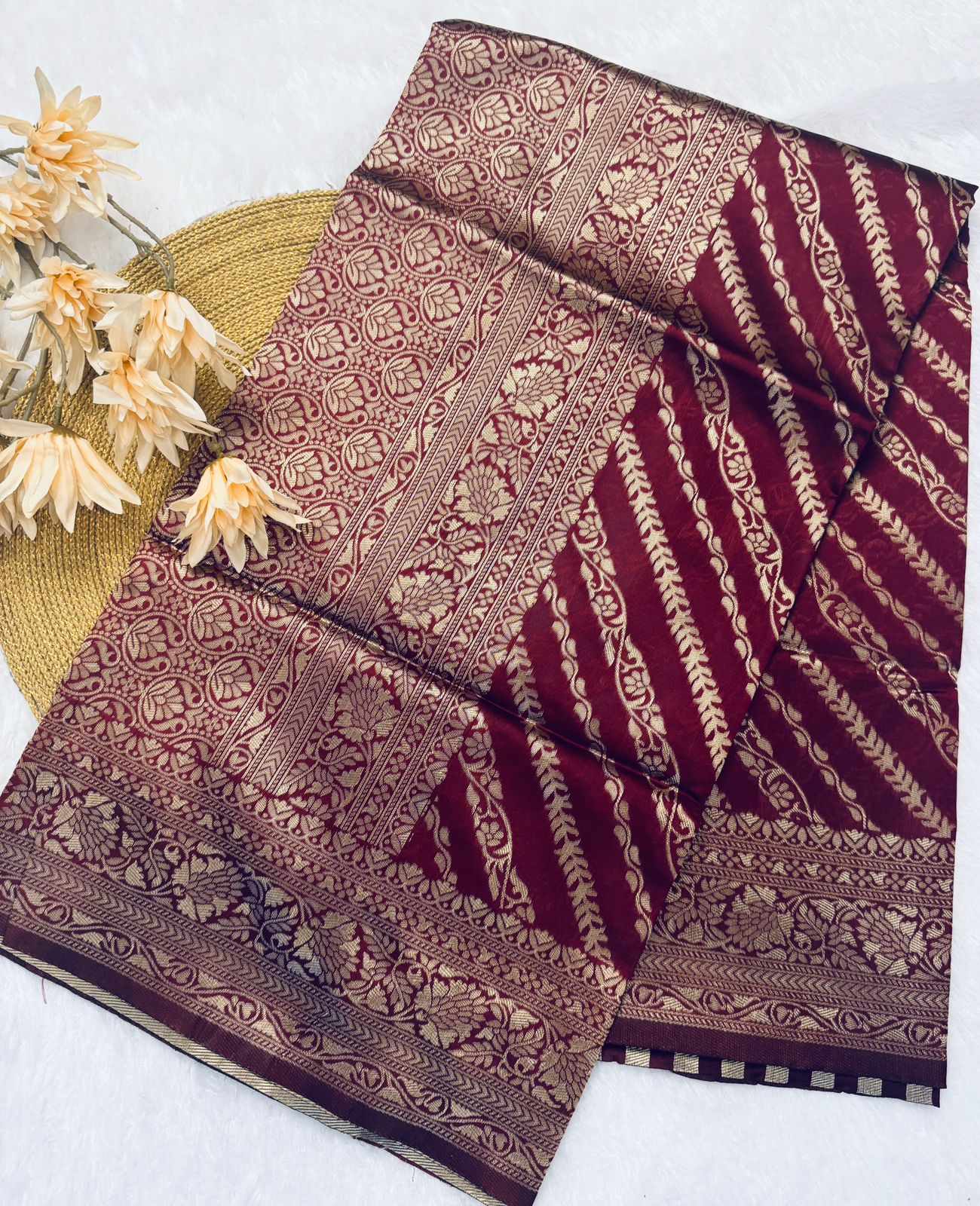 Entrancing Maroon Soft Silk Saree With Surpassing Blouse Piece