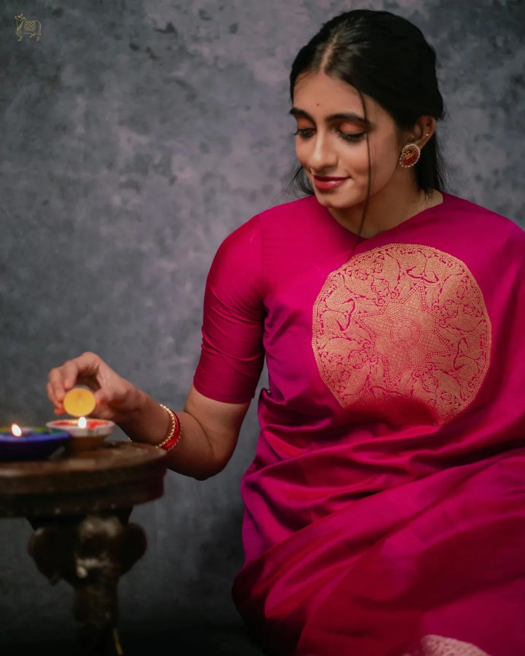 Self Design Banarasi Jacquard Saree  (Pink)