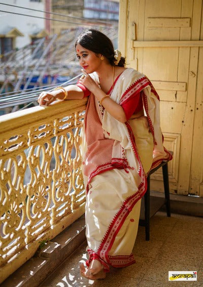 Women's White Saree with Red Embroidered Border