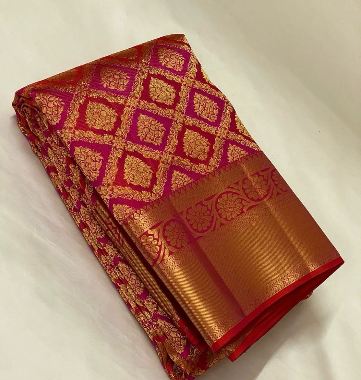 Self Design Banarasi Jacquard Saree  (Red)
