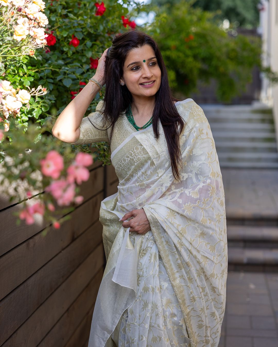 Women's Elegant White Floral Woven Saree with Golden Border