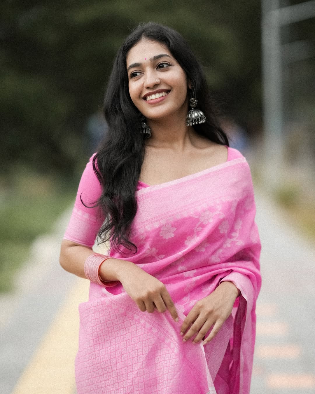 Women's Elegant Pink Floral Saree