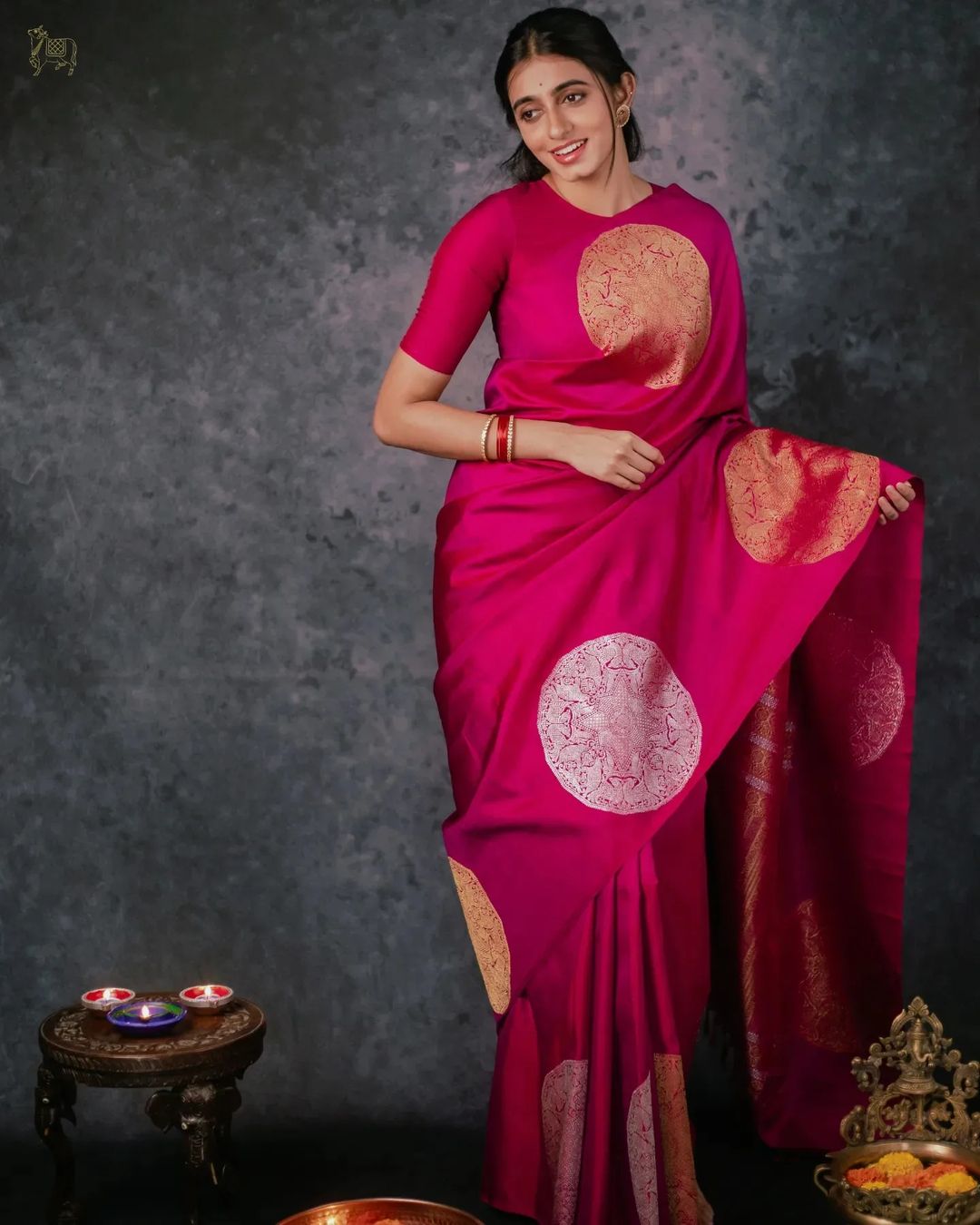 Self Design Banarasi Jacquard Saree  (Pink)