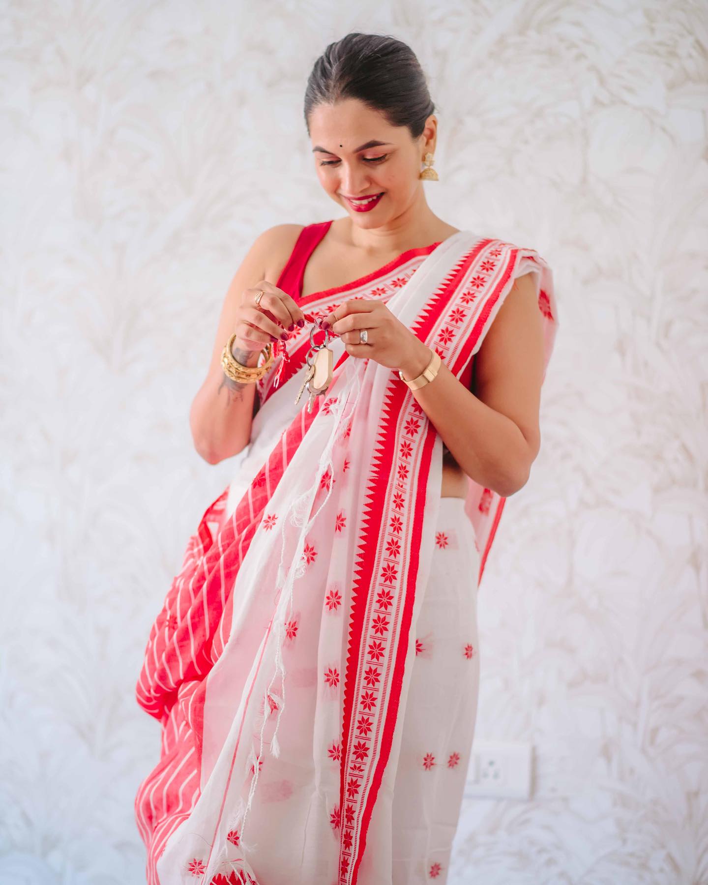 Women's White Saree with Red Embroidered Border
