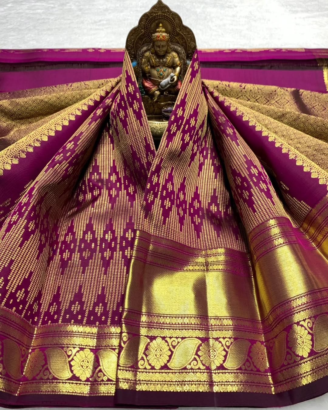 Luxuriant Purple Soft Banarasi Silk Saree With Enthralling Blouse Piece