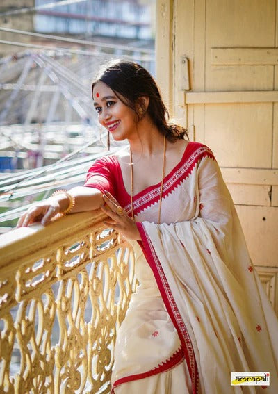 Women's White Saree with Red Embroidered Border