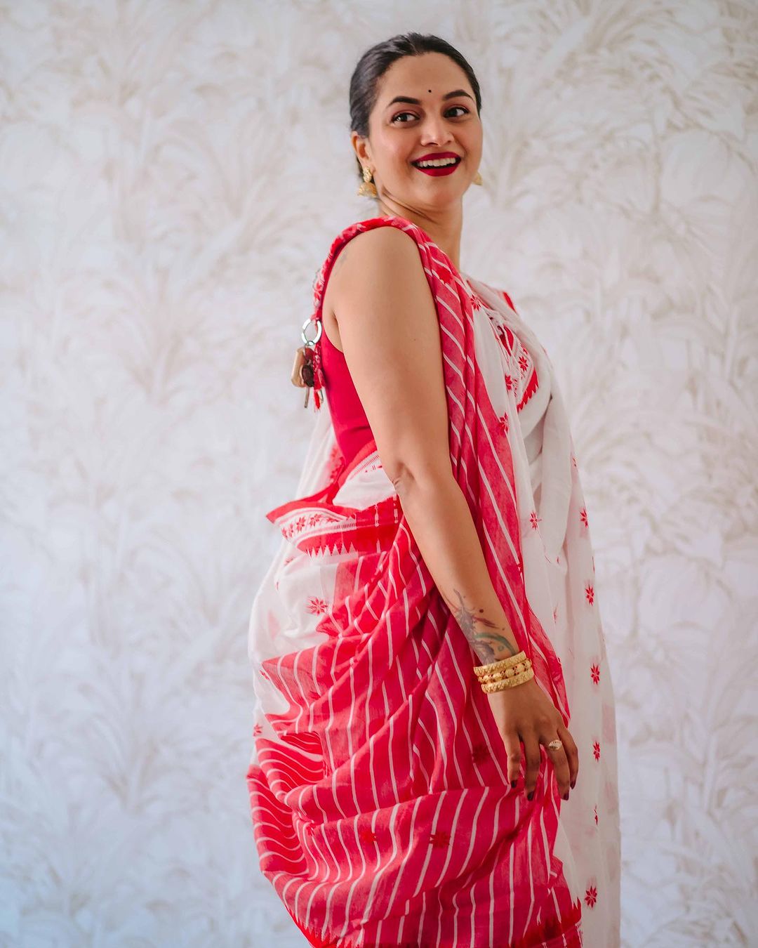 Women's White Saree with Red Embroidered Border